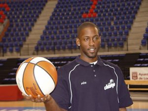 El Caja Rioja ha presentado esta mañana al alero estadounidense DeMario Jones