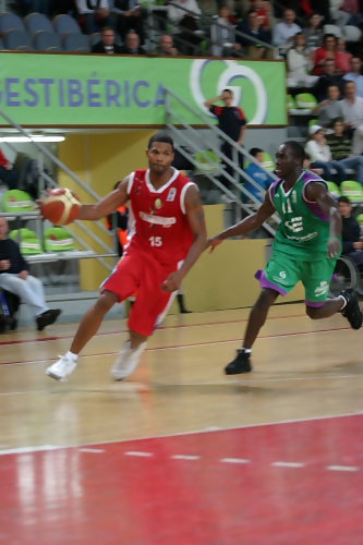 Tony Tate militará en Oviedo hasta final de temporada