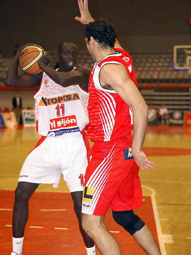 Fichajes en tromba en Tenerife Baloncesto: Michel Diouf, Josema Hernández, Dani López, Fran Flores, Roberto de la Rosa y Miguel Ryan