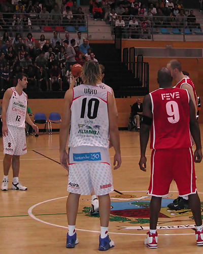 Lagun Aro Bilbao Basket comienza la pretemporada venciendo con facilidad al Alerta Cantabria (97-70)