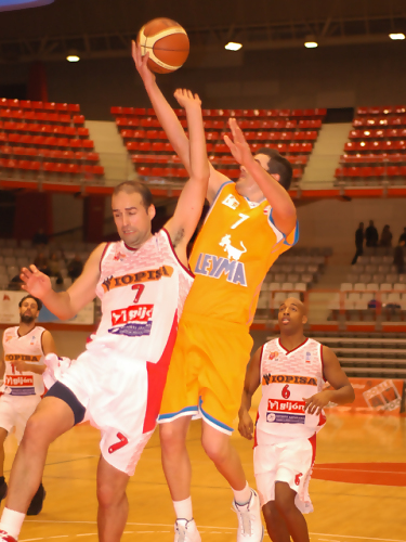 Toni Seijo continuará una temporada más en las filas de Básquet Coruña