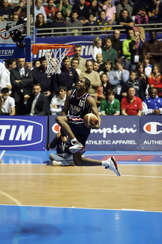 Alan Daniels tratará de ayudar a Rosalía a lograr la salvación