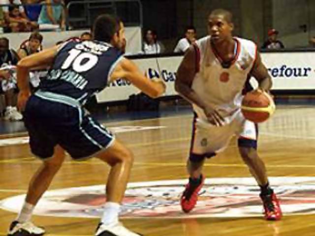 La cuesta abajo Tenerife es subrayada por el Ciudad de Huelva