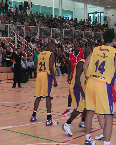 Lagun  Aro Bilbao Basket cae ante el Forum Valladolid en Galdakao (83-91)