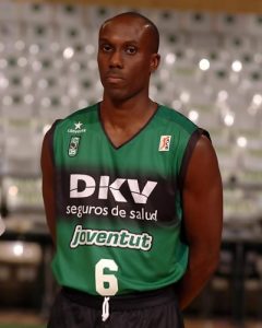 Euroliga (opening game): Batiste despierta al DKV de su sueño