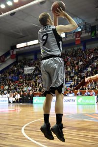 Luke Recker cuelga las botas