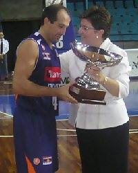 Reynés, otro base que se retira