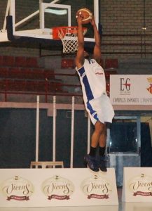 La lesión de Holmes en el primer entrenamiento pone a Palencia de nuevo en el mercado