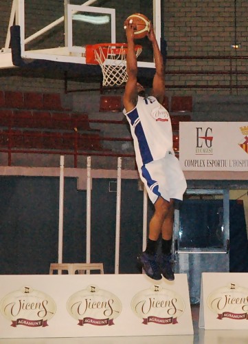 La lesión de Holmes en el primer entrenamiento pone a Palencia de nuevo en el mercado
