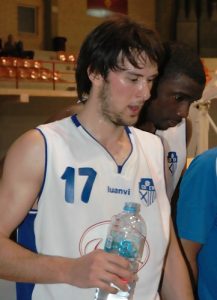 Zoco Adecco Oro: Sergi Pino llega a Girona donde será baja Eduard Jiménez; Alex López, cedido a La Palma; Chema Gómez, a Cáceres; y David Mesa deja un CBT que renovará a Oglesby sumando 3 canteranos