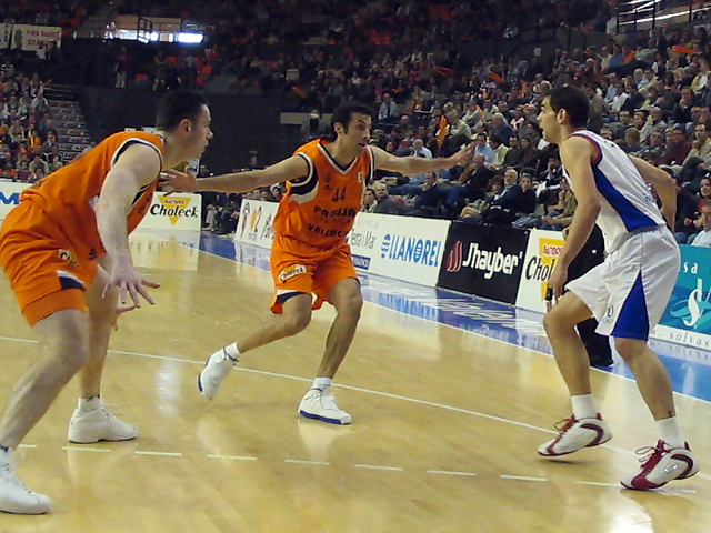 Dejan Tomasevic se reincorpora a los entrenamientos del Pamesa