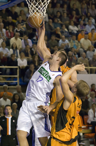 Los Rockets compran a Denver los derechos sobre  Axel Hervelle