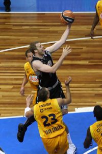 Recker se resarce del desplante de Bobby Knight