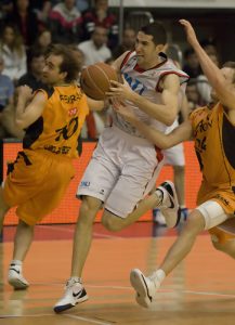 Caja Laboral y Real Madrid ejecutan su cambio de cromos: Sergi Vidal y Pablo Priogioni ya son del Madrid, Oleson llega a Vitoria