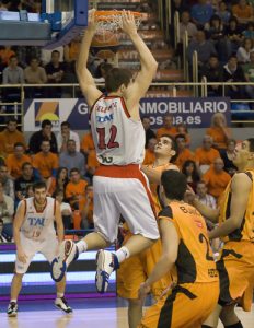 EL  J7 (jueves); Brillante victoria del Caja Laboral en Tel Aviv, Regal Barcelona sigue imparable con el Montepaschi al acecho, Unicaja cae en el Pireo, thriller en el Pionir y victoria del CSKA