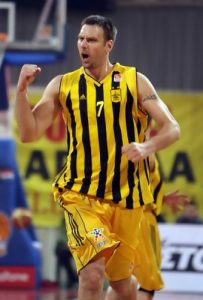 ¿Otro pívot? El Real Madrid se interesa por la situación de Andy Betts