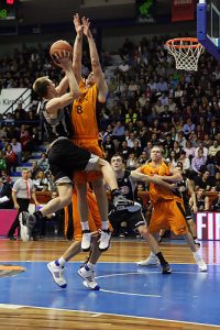 iurbentia Bilbao Basket arrolla a Alta Gestión Fuenlabrada en su <i>tour de force</i> por el playoff