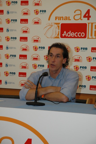 Últimos entrenadores Adecco Oro confirmados: Txema Solsona debutará con Cornellà e Iván Déniz dirigirá a Tenerife