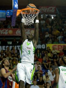 Unicaja se hace fuerte en su <i>El Álamo</i>