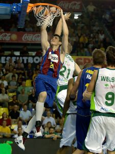 Ersan Ilyasova ya brilla en los “global” Bucks