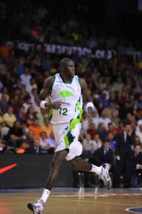 F.C. Barcelona hace oficial el fichaje de Ndong y la intención de Ilyasova de jugar la NBA con Milwaukee Bucks