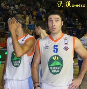 La renuncia del Tenerife Rural a la Adecco Oro culmina con las rescisiones de Julio González y Eric Sanchez rumbo a León y Obradoiro. Ya se conocen los 12 hombres del nuevo proyecto en EBA