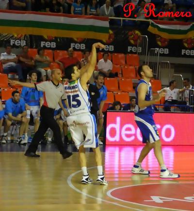 David Navarro abandona el Caja Rioja pero podría volver si el equipo sale en LEB Oro. Santana seguirá y Deforrest y Howard podrían marcharse