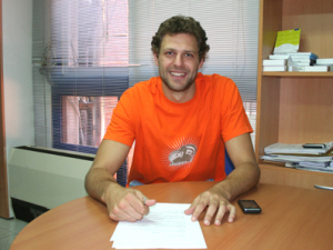 Pancho Jasen renueva tres temporadas por el Estudiantes y alcanza a un mito como Pinone