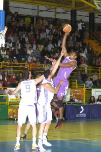 Zack Andrews volará en el Palacio de los Deportes de Huesca