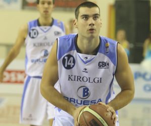 CB Granada se hace con Edu Ruiz