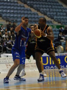 Rogelio Legasa cubrirá en Rosalía la baja de un Albert Fontet que rescinde para jugar en León