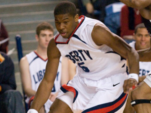 Anthony Eugene Smith cierra la plantilla del C.B. Cornellà