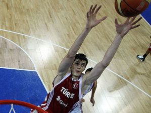 Zoco europeo: Basile refuerza al Cantù y Emporio Armani anuncia a Hairston; E’twaun Moore, destino Varese; Ersan Ilyasova quiere jugar en Fenerbahce; Fesenko, cerca del Dnipro ucraniano, y más altas