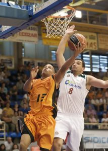 CB Granada renueva el contrato del pívot Jesús Fernández por una campaña con opción a una segunda