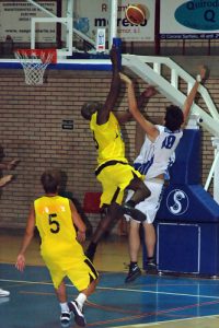 Ronald Thompson, físico y centímetros para Leyma Básquet Coruña