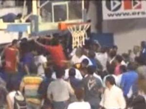 Copa Argentina: Graves incidentes entre aficionados acaban con varios heridos y una sanción ejemplar para Regatas de Corrientes