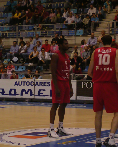 Lamont Barnes, el mejor en la Cyberleb pero falló otra vez los dos tiros libres decisivos