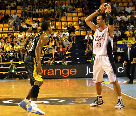 English refuerza el perímetro de la Penya