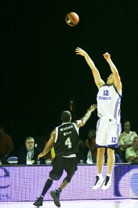 Zoco Europeo: El Khimki de Scariolo ficha al ex NBA Sergey Monya y al ex Baskonia Planinic. Ukic se queda en FB Ulker