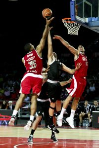 <i>In & Out</i> en la ACB: MVP (Hendrix), Entrenador del mes (Katsikaris), Quinteto Ideal (Cook, De Colo, Suárez, Gabriel y Hendrix) y otros jugadores destacados del mes de febrero