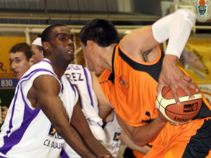 Justin Howard redondea el bloque de campanillas del River Andorra