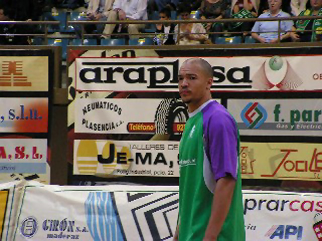 Jay Joseph abandona el C.B Plasencia Galco