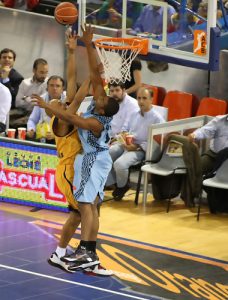 Estudiantes, tienes que mejorar, y mucho. Gran Canaria pesca en el Arena