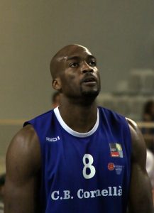 Todos con Robert Joseph: El pívot haitiano del Cornellá viajará el próximo fin de semana a Haití portando todo el material que recaude para ayudar a los más necesitados