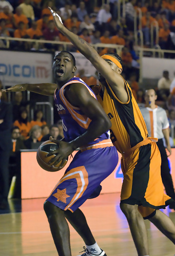 Valencia Basquet toma el Fernando Martín ¿Qué le pasa al Fuenla?