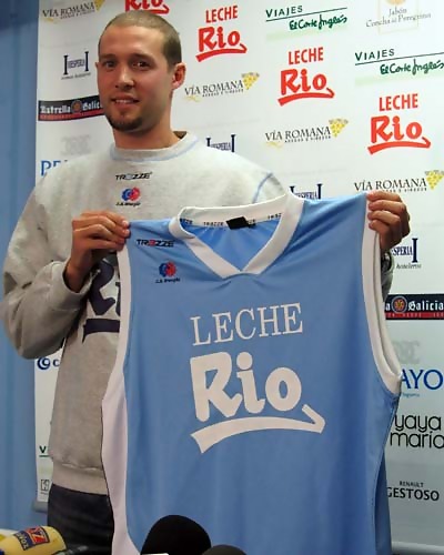 David Gil presentado como jugador del Leche Río Breogán