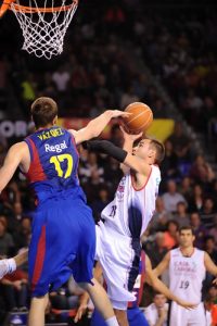 El campeón Baskonia comienza a planificar su futuro con las primeras bajas: English, Palacio y Golubovic no seguirán