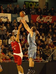 Blake Ahearn se desvincula de Estudiantes