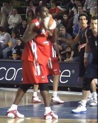 Bruesa desestima la reincorporación de Eric Cuthrell