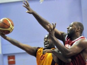 Leon Williams pone la guinda a la plantilla de Cáceres